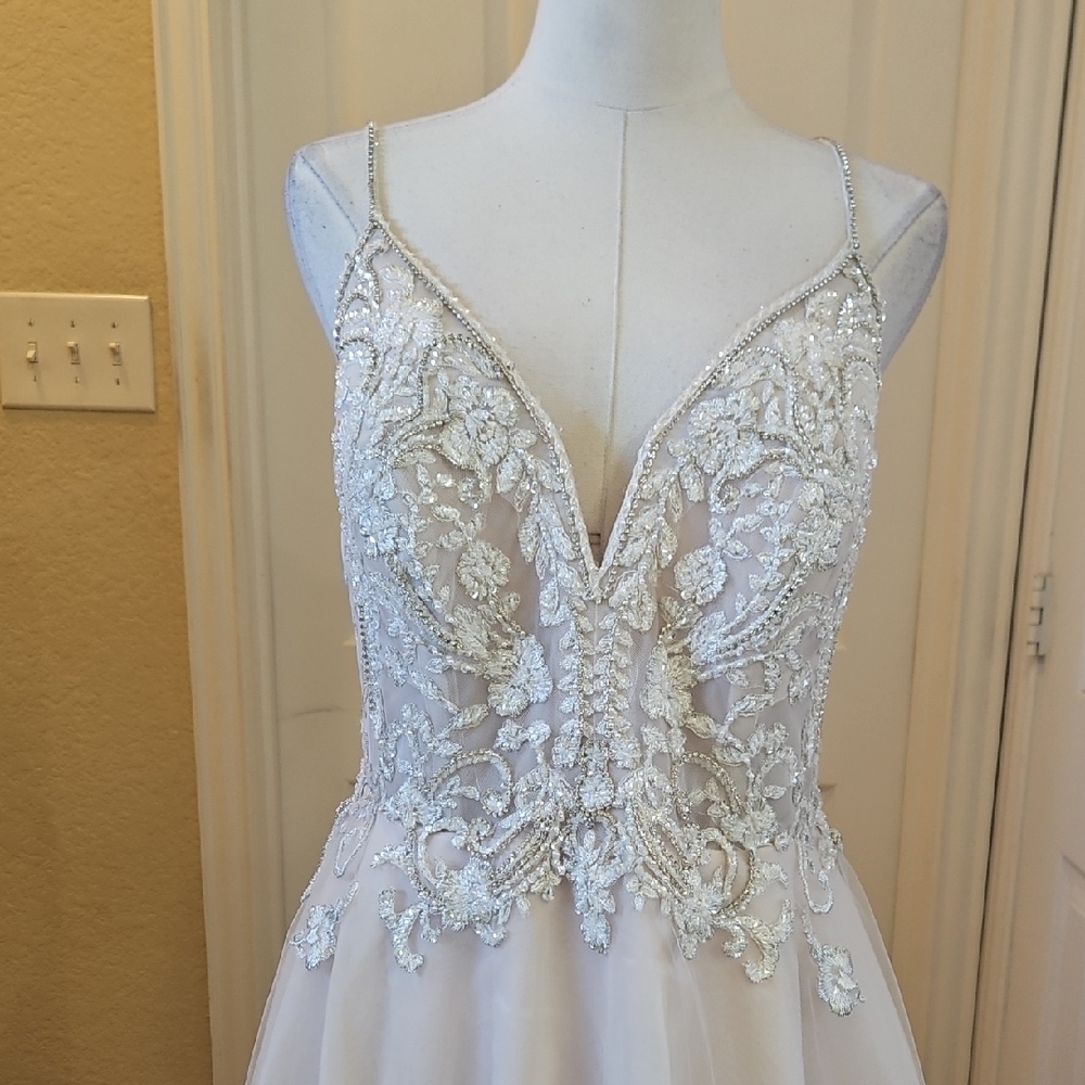 Galina Signature Elegant Beaded Plunging V  Wedding Dress Size 16W NWT - Picture 7 of 14